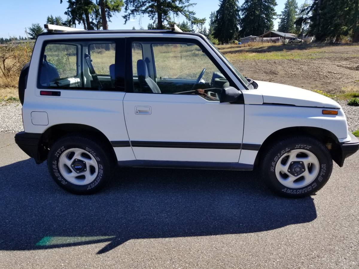 Geo-tracker-1995-white-1