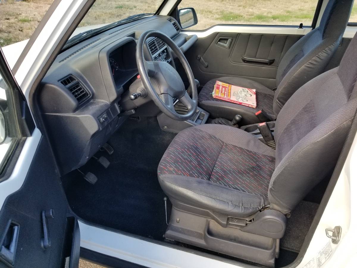 Geo-tracker-1995-white-5