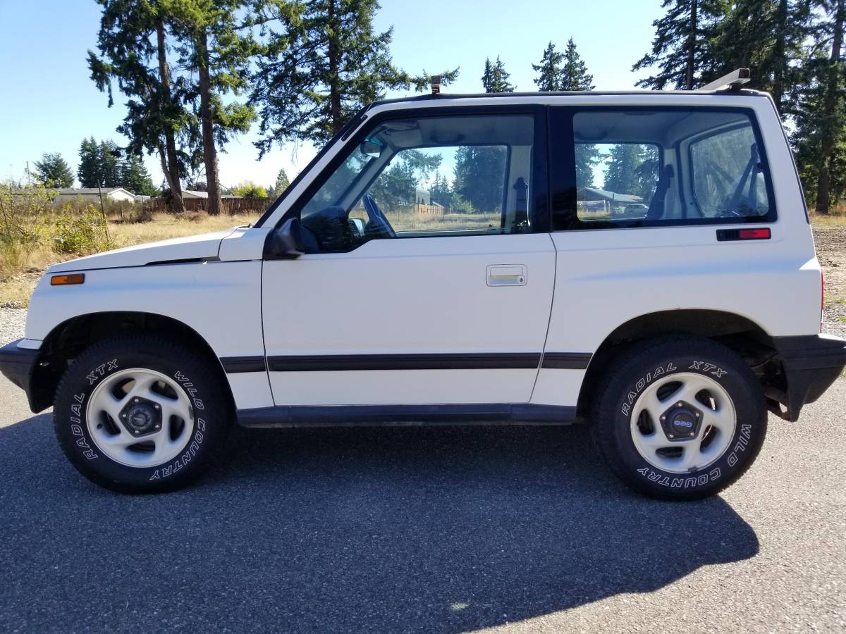 Geo-tracker-1995-white