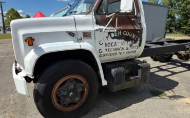 Gmc-7000-1988-white-13