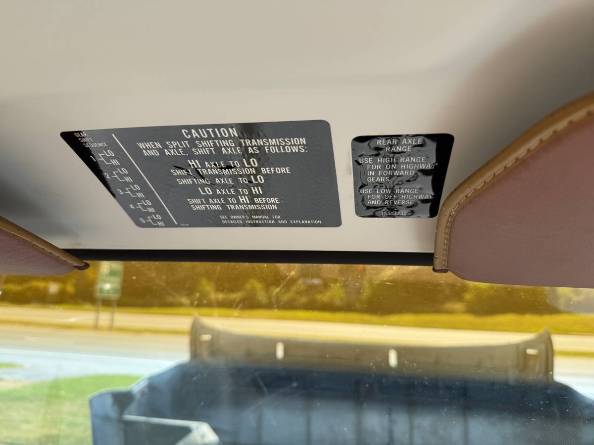 Gmc-7000-1988-white-2