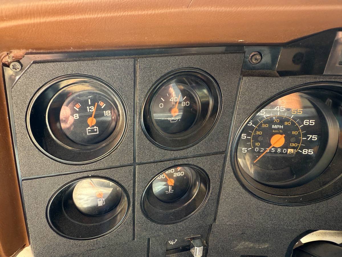 Gmc-7000-1988-white-4