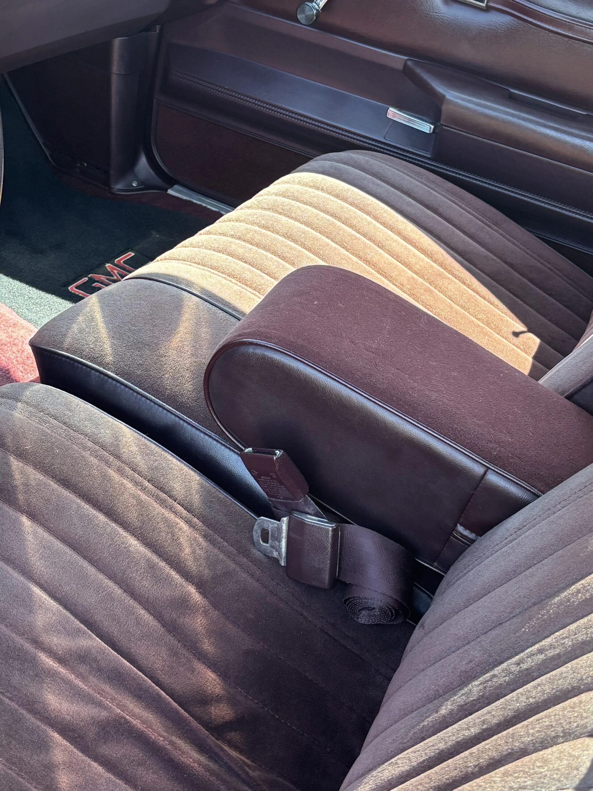 Gmc-Caballero-1987-Black-Burgundy-6