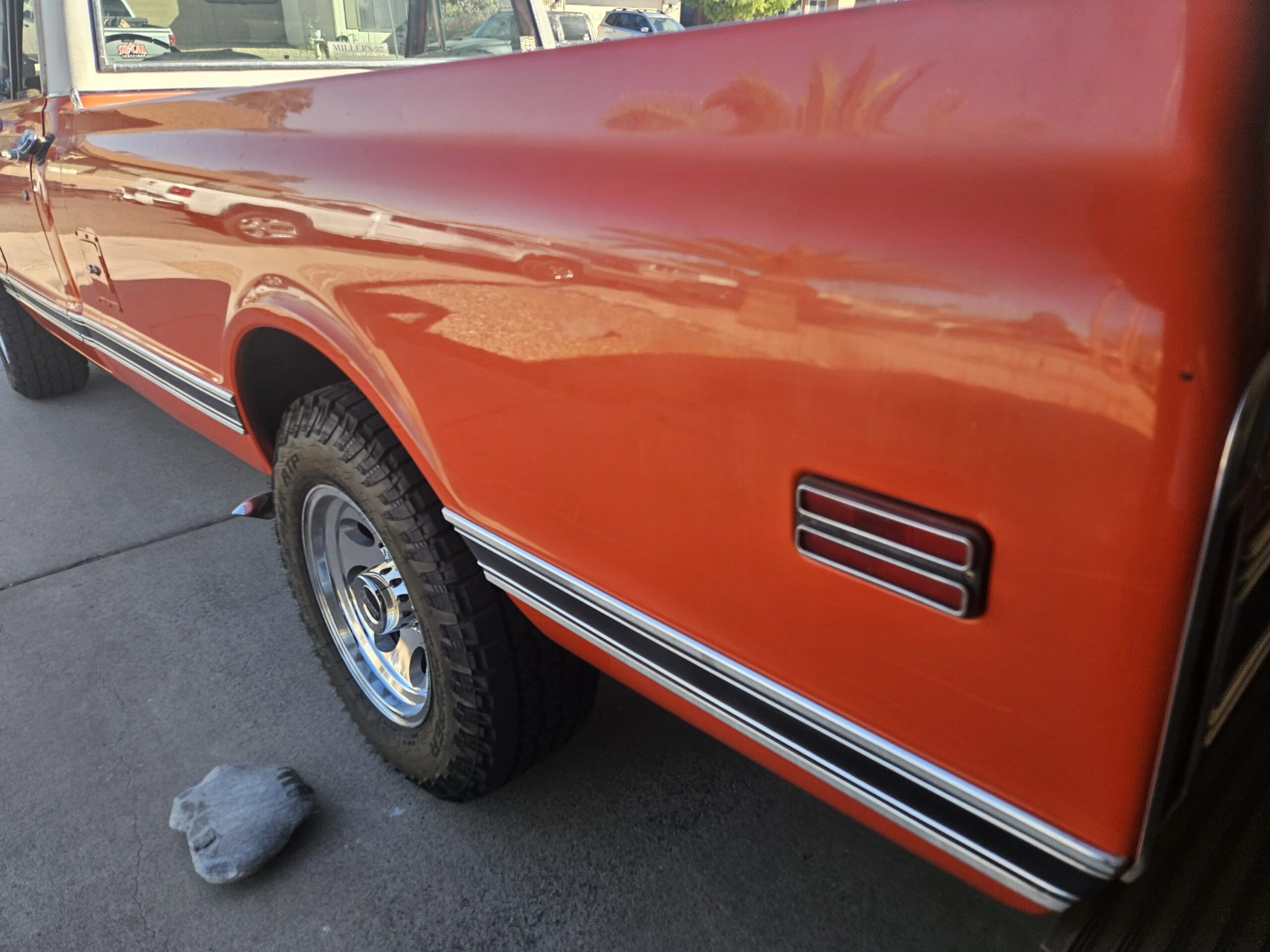 Gmc-Ck-3500-1972-Orange-Beige-10