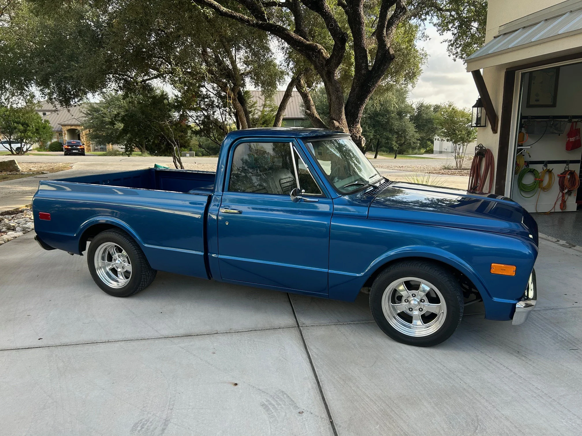 Gmc-Custom-1968-Blue-Blue-6