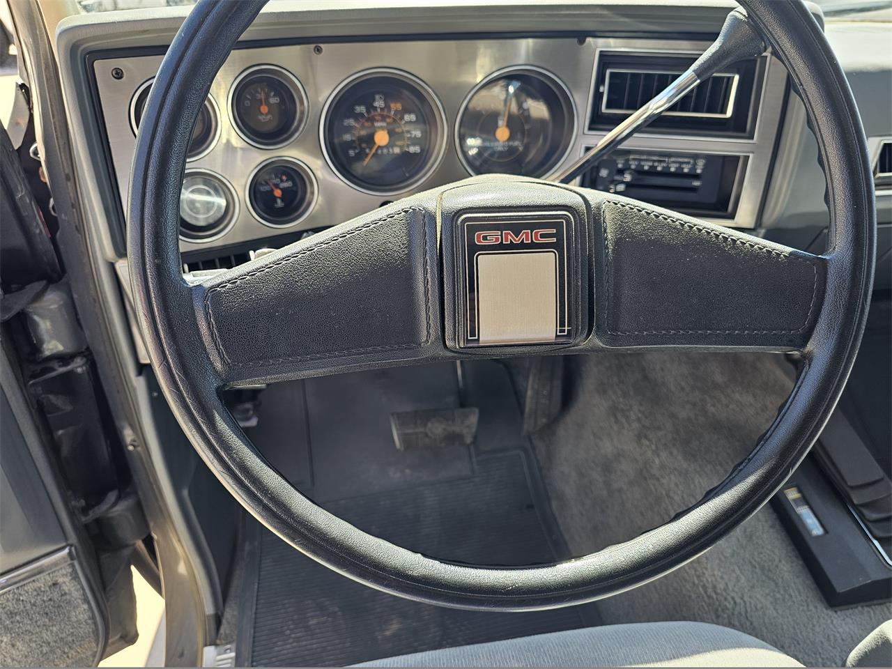 Gmc-Jimmy-1987-Red-and-Silver-Light-Grey-7