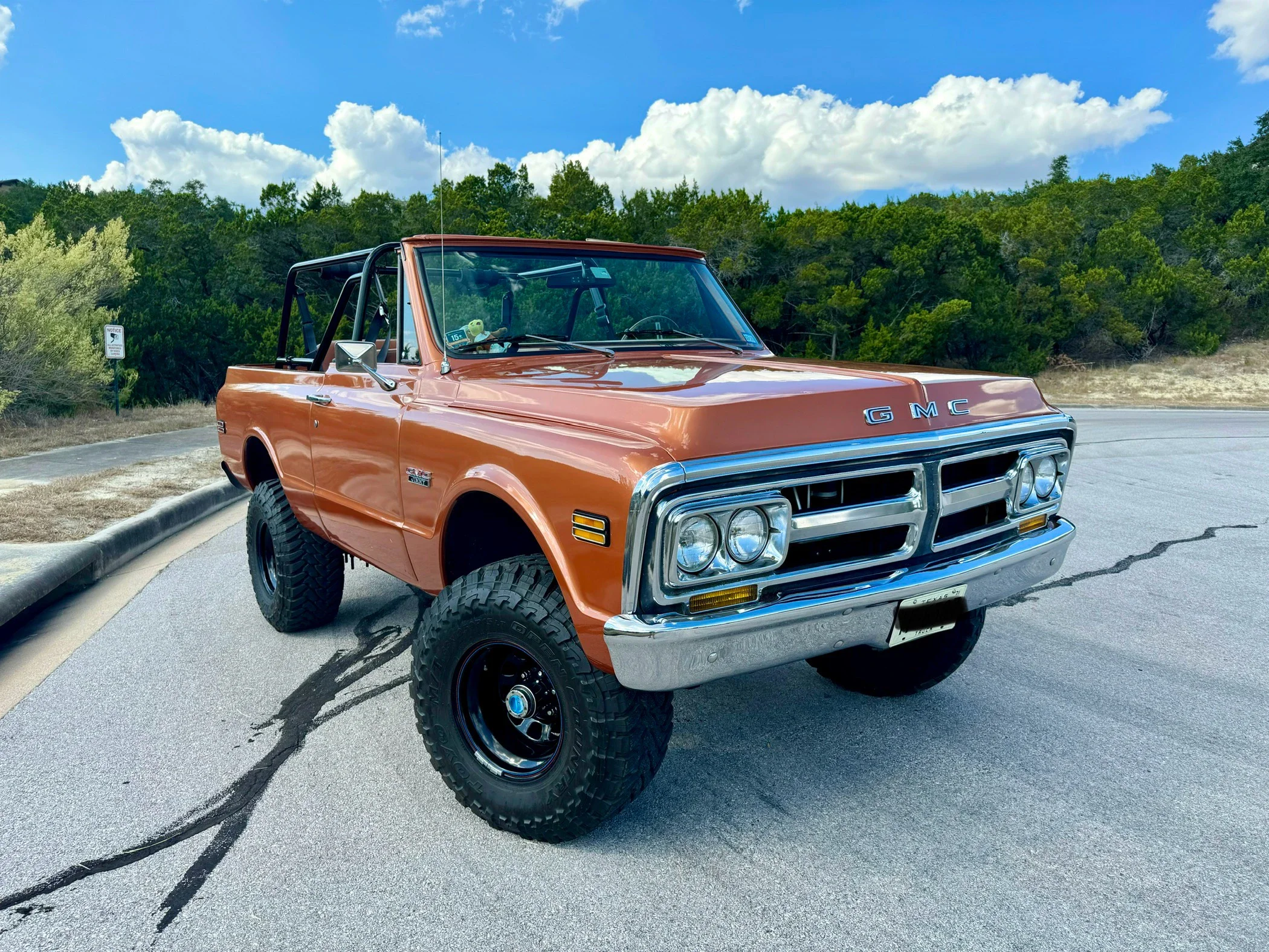 Gmc-Jimmy-4wd-1971-Orange-White-3