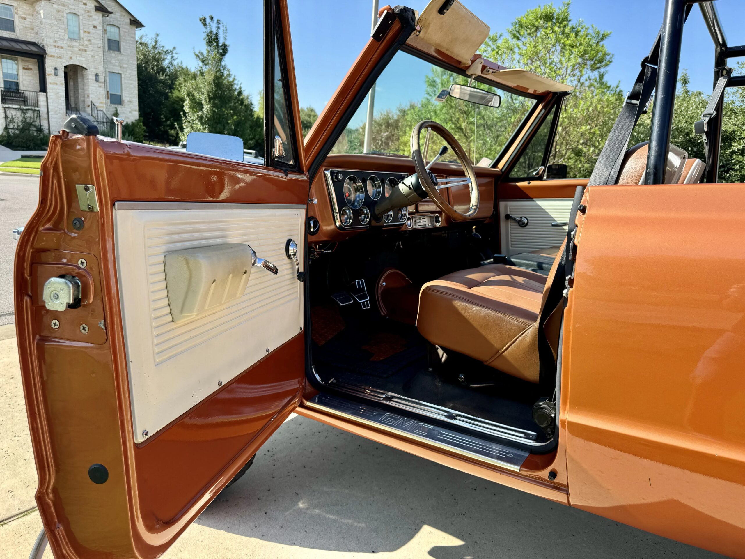 Gmc-Jimmy-4wd-1971-Orange-White-4