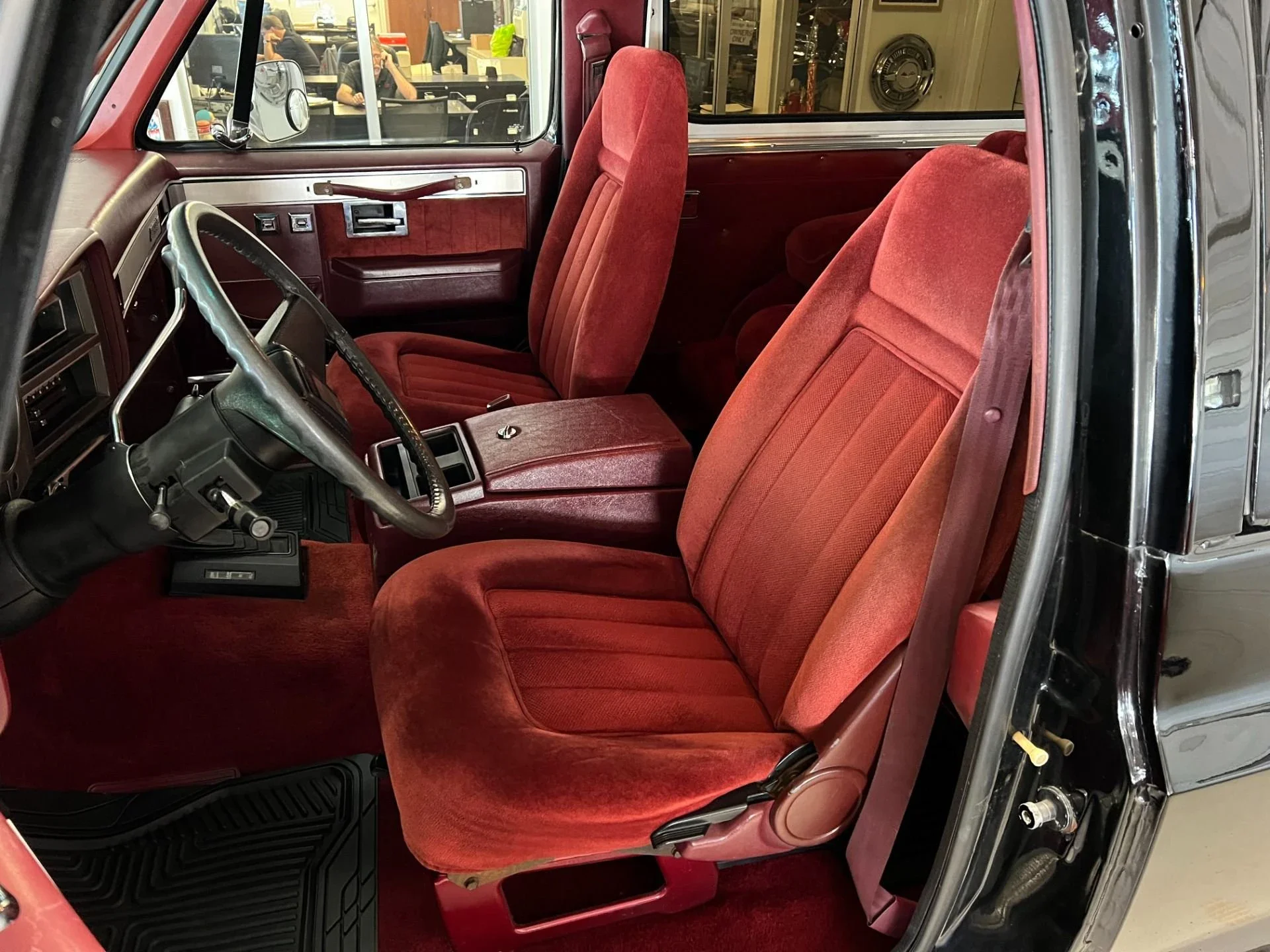 Gmc-Jimmy-4wd-1988-Black-Burgundy-12