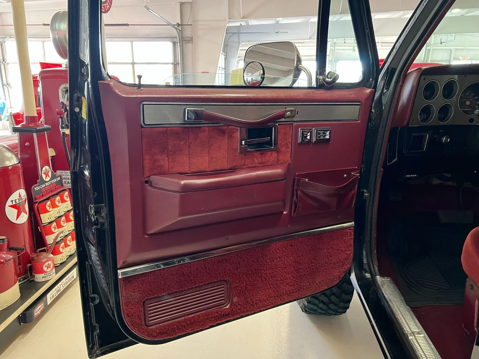 Gmc-Jimmy-4wd-1988-Black-Burgundy-13