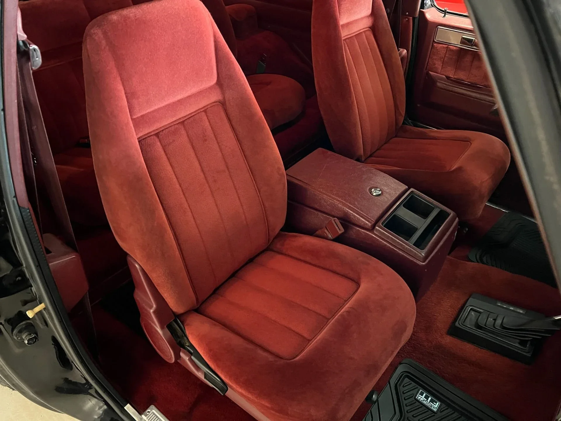 Gmc-Jimmy-4wd-1988-Black-Burgundy-6