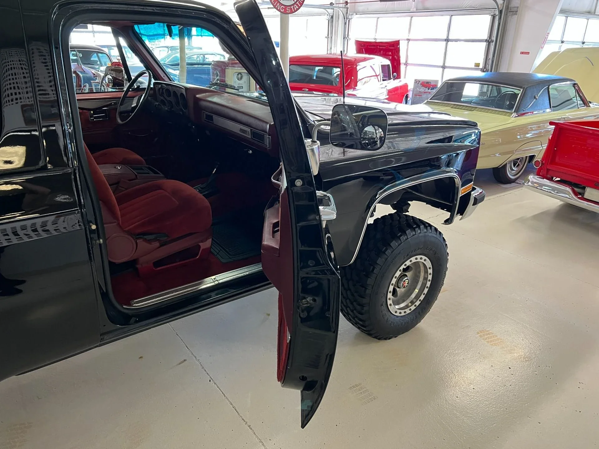 Gmc-Jimmy-4wd-1988-Black-Burgundy-9