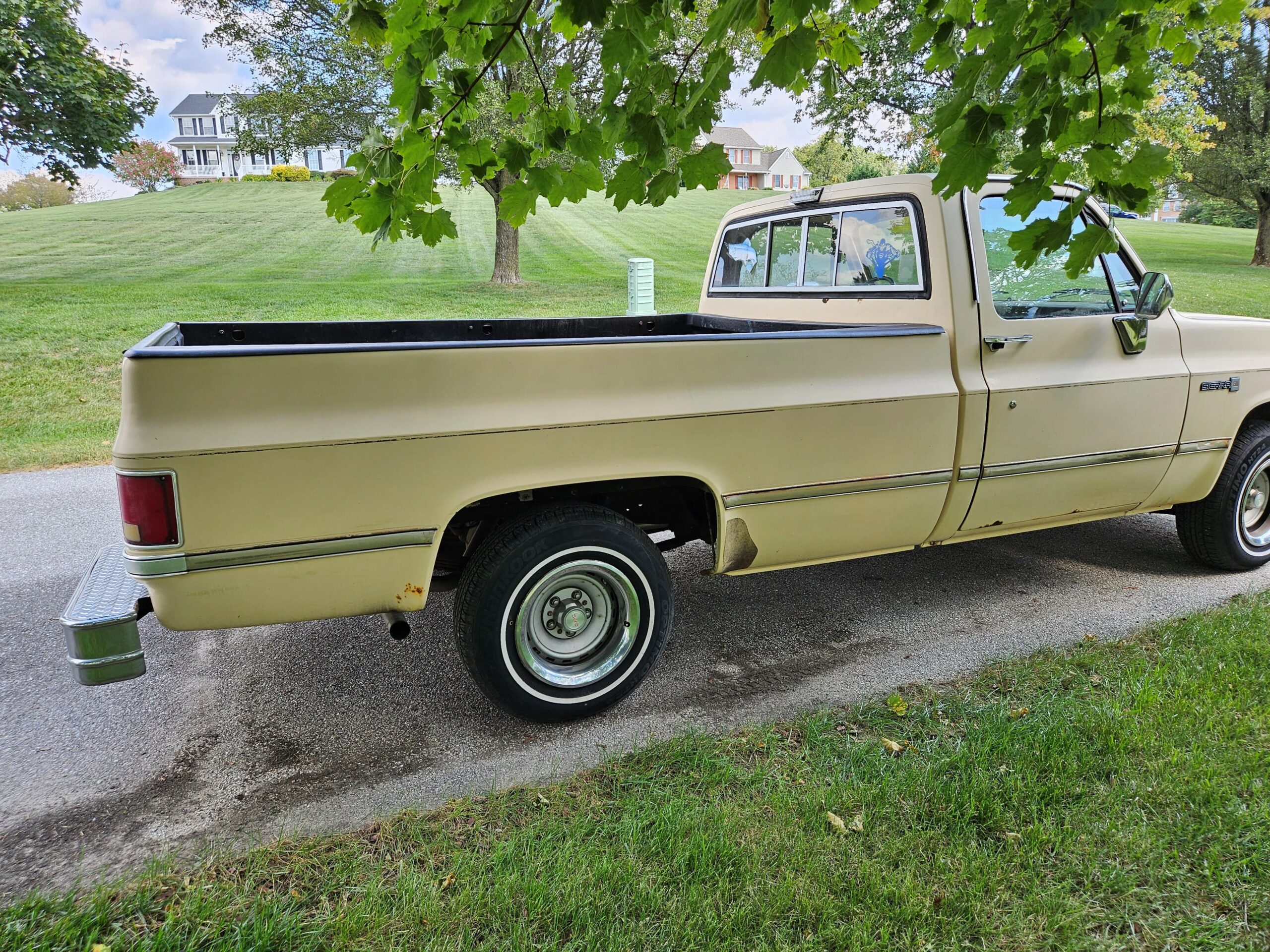 Gmc-Sierra-1500-2wd-regular-cab-1985-Tan-Black-11