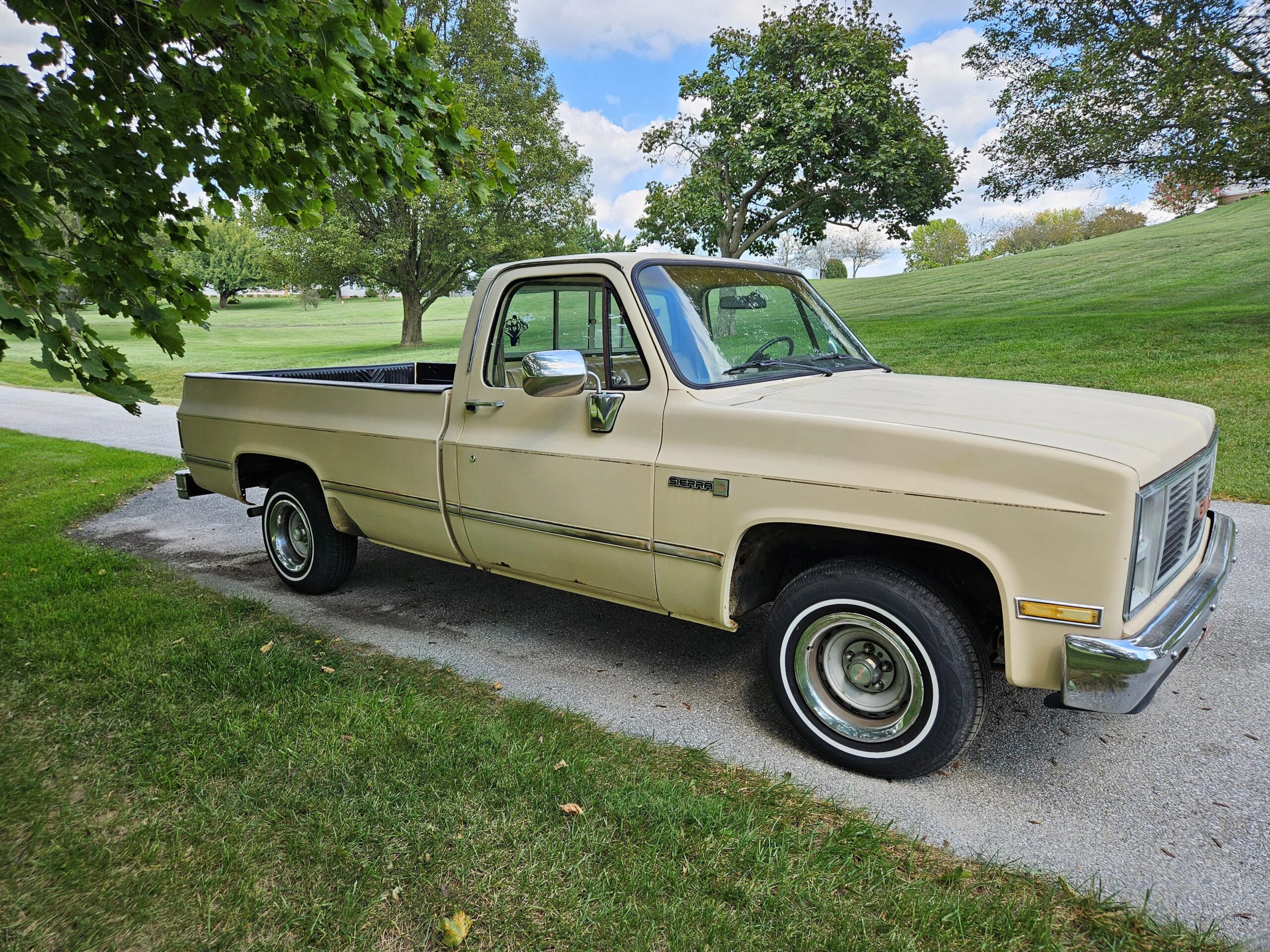 Gmc-Sierra-1500-2wd-regular-cab-1985-Tan-Black-9