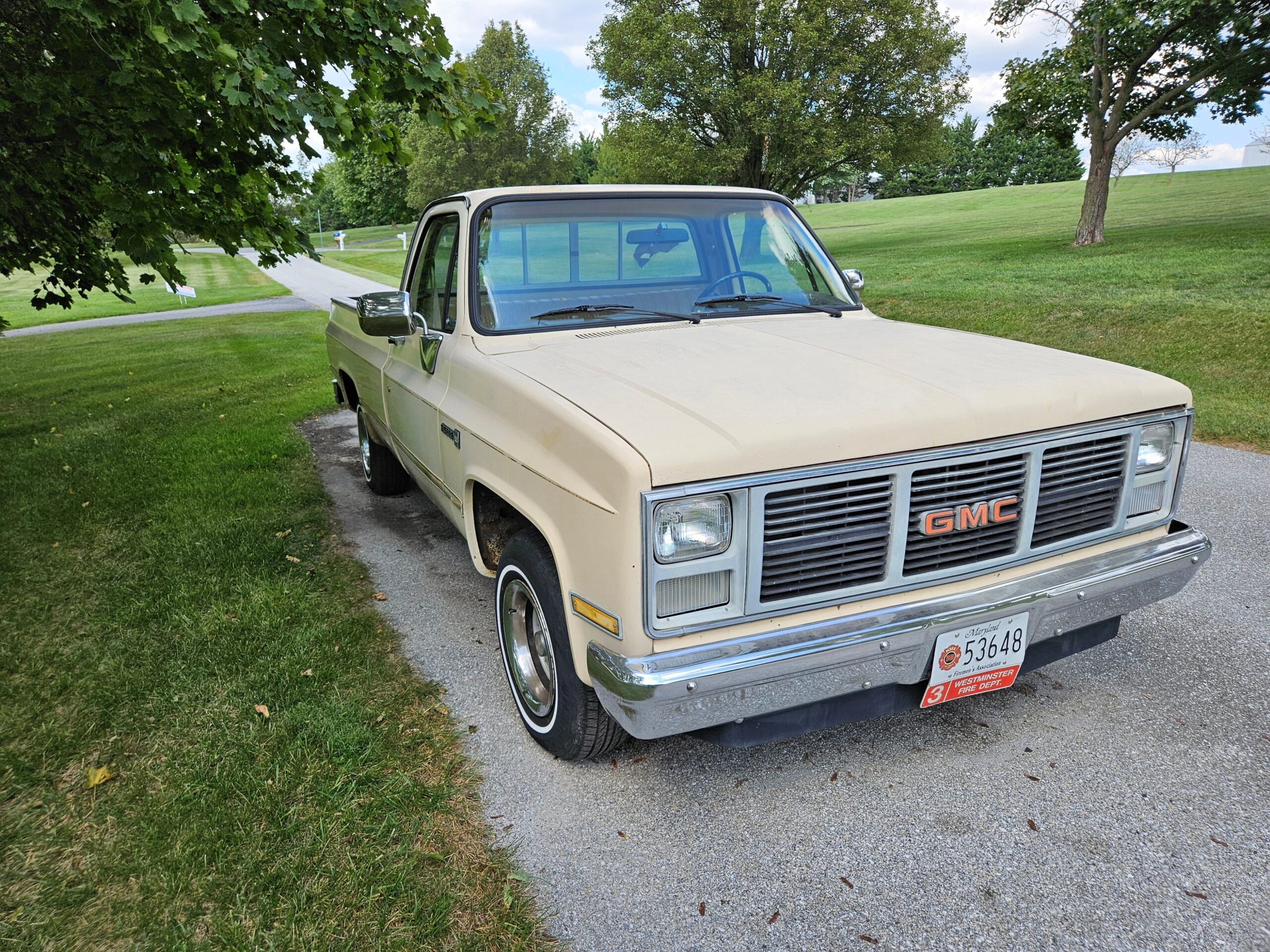 Gmc-Sierra-1500-2wd-regular-cab-1985-Tan-Black