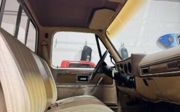 Gmc-Sierra-1977-Yellow-Custom-Leather-10