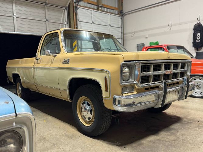 Gmc-Sierra-1977-Yellow-Custom-Leather-16