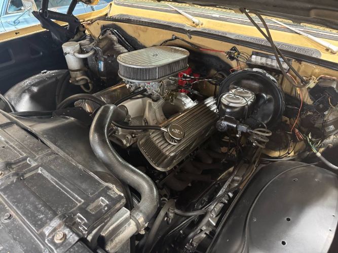 Gmc-Sierra-1977-Yellow-Custom-Leather-3