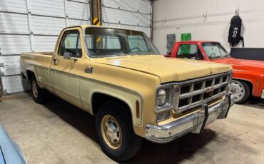 Gmc-Sierra-1977-Yellow-Custom-Leather