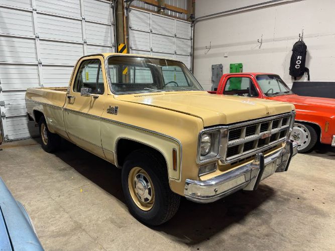 Gmc-Sierra-1977-Yellow-Custom-Leather