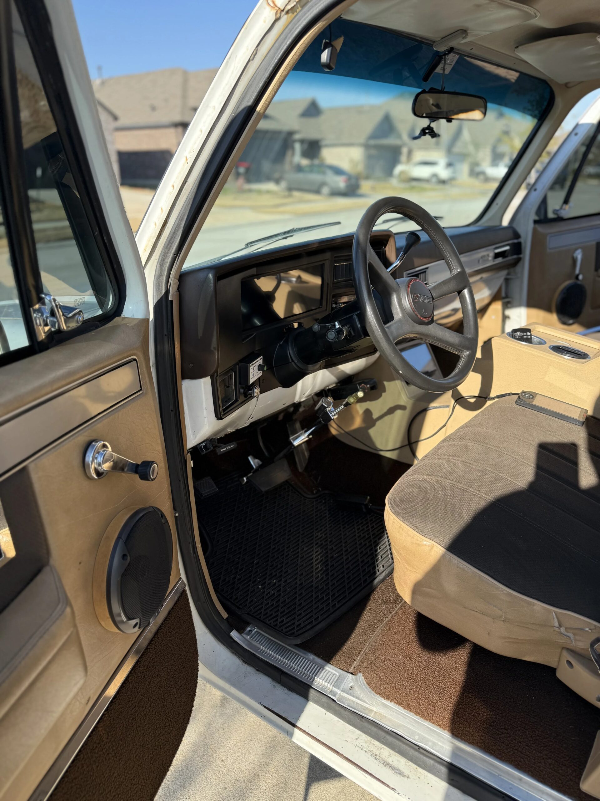 Gmc-Sierra-3500-2wd-crew-cab-1986-Off-White-Tan-29