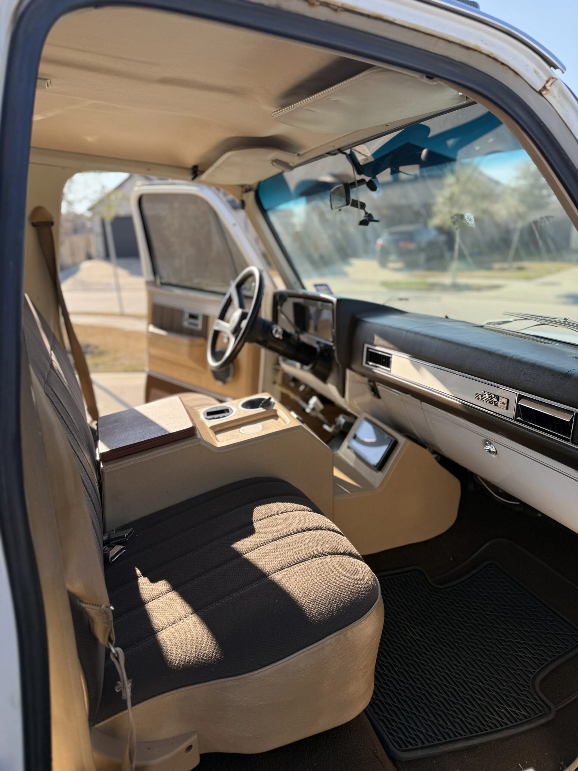 Gmc-Sierra-3500-2wd-crew-cab-1986-Off-White-Tan-30