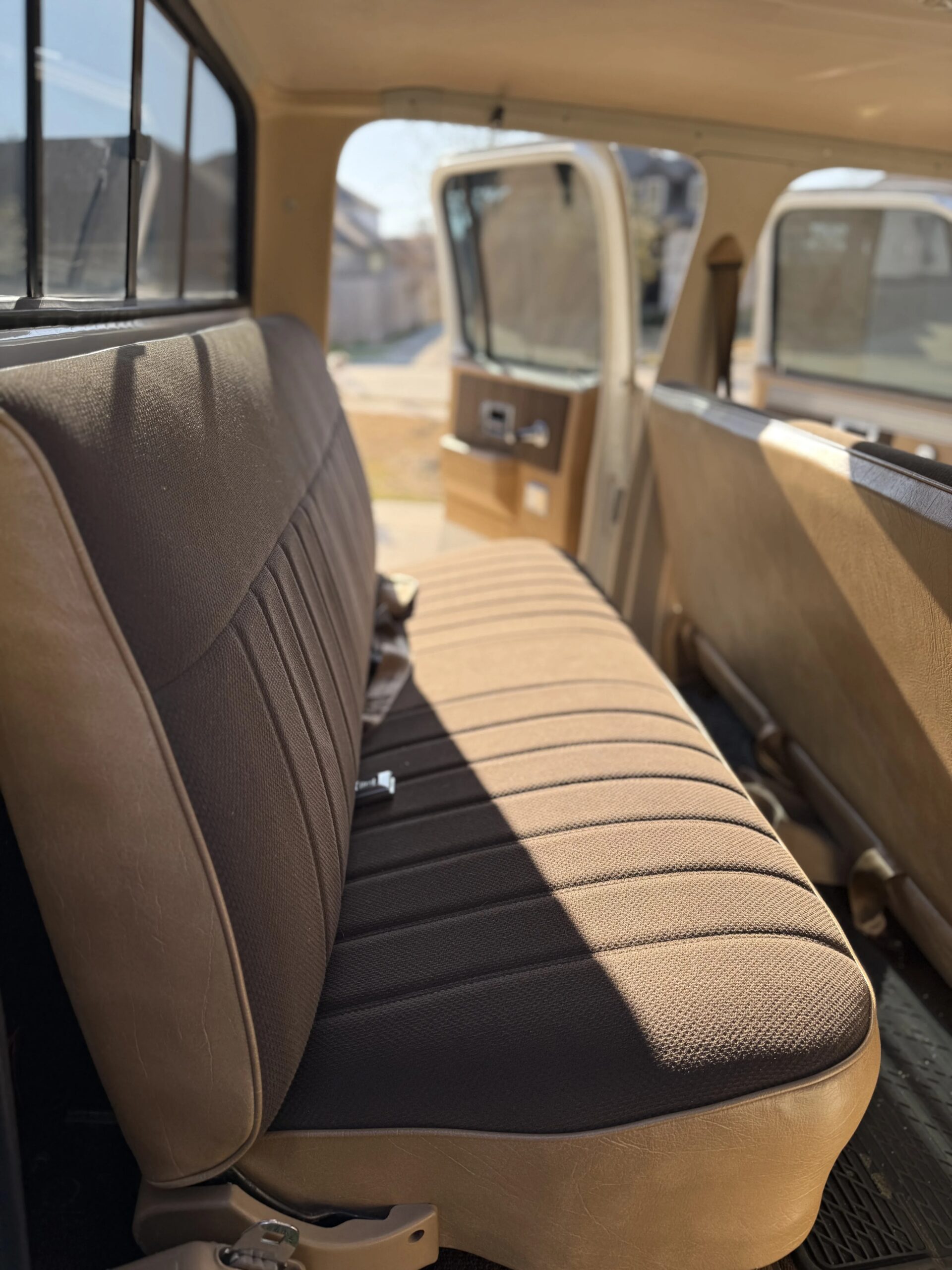 Gmc-Sierra-3500-2wd-crew-cab-1986-Off-White-Tan-31