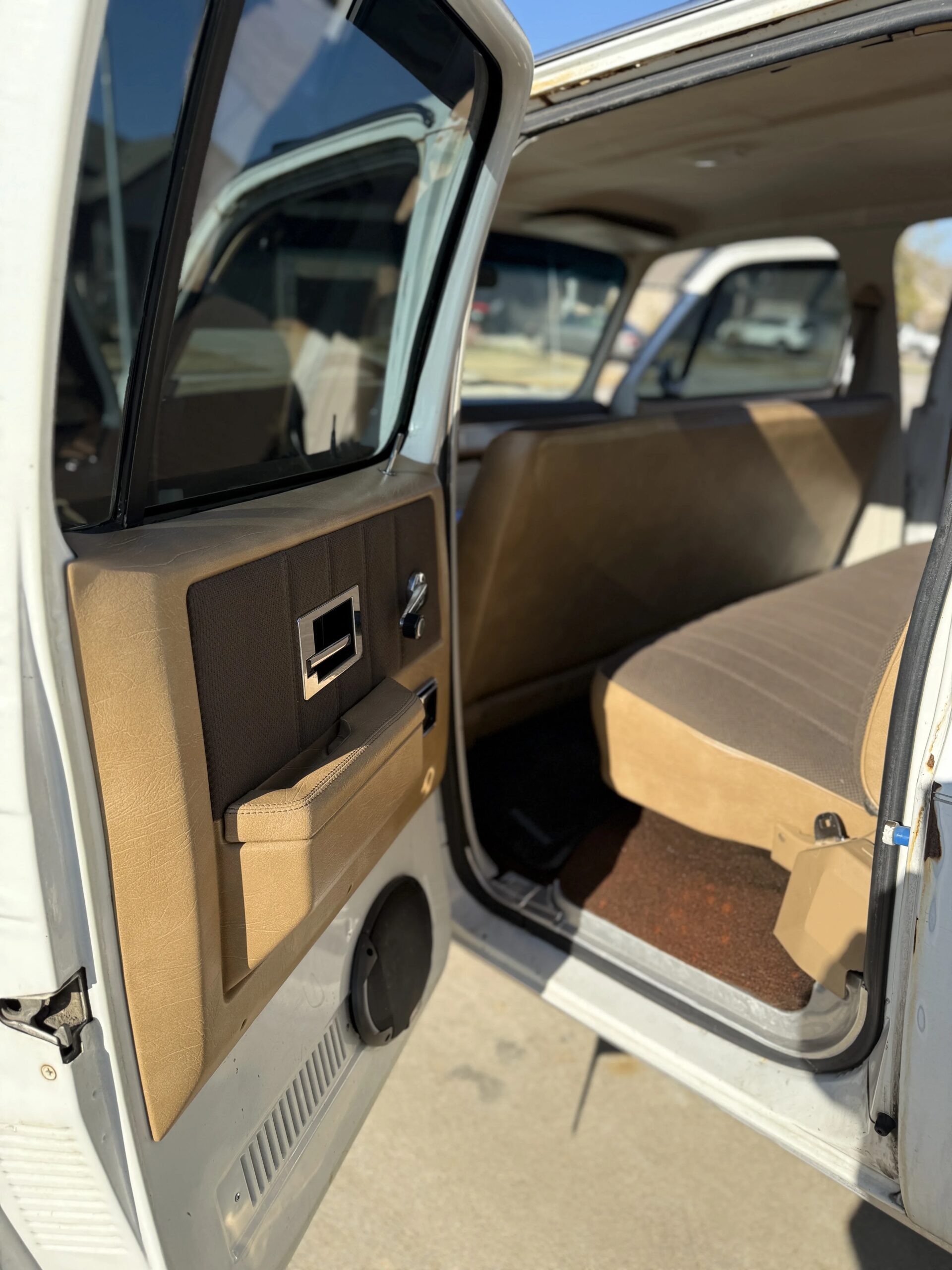 Gmc-Sierra-3500-2wd-crew-cab-1986-Off-White-Tan-32