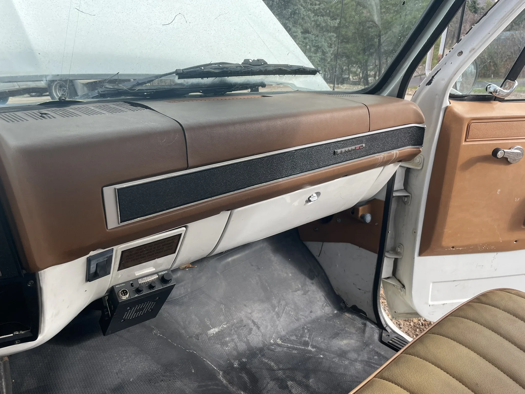 Gmc-Sierra-3500-2wd-regular-cab-1989-White-Tan-1