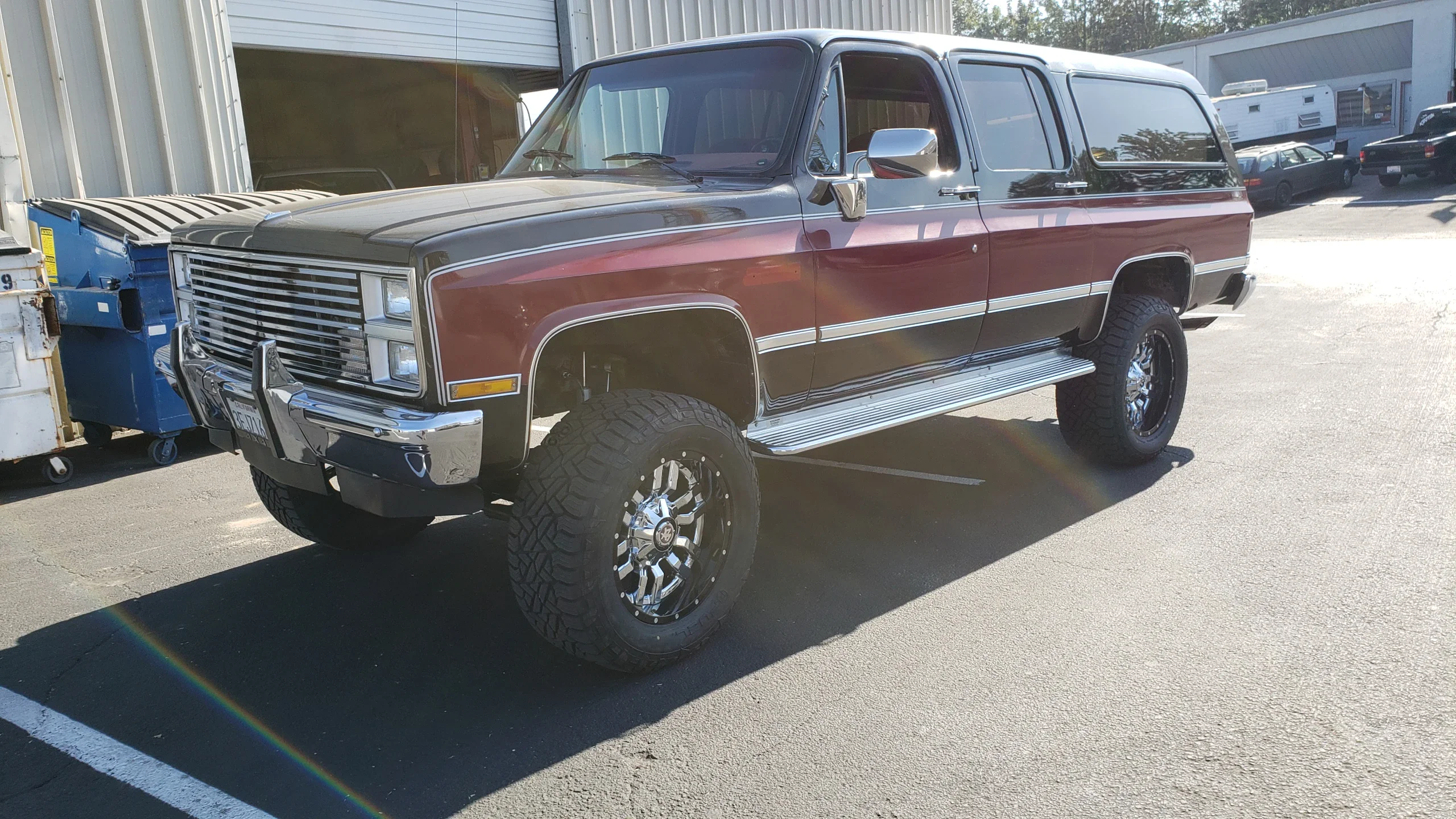 Gmc-Suburban-4wd-2500-1988-Black-Burgundy-12