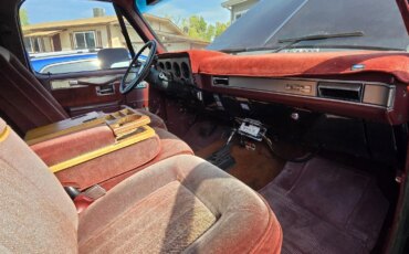 Gmc-Suburban-4wd-2500-1988-Black-Burgundy-9