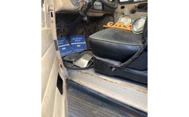 Gmc-Truck-1952-Brown-Beige-w-Black-Seats-2