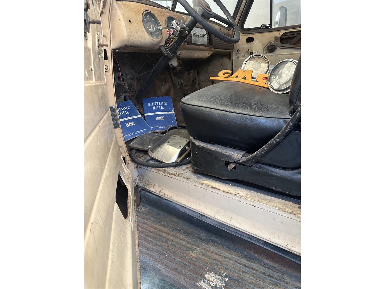 Gmc-Truck-1952-Brown-Beige-w-Black-Seats-2
