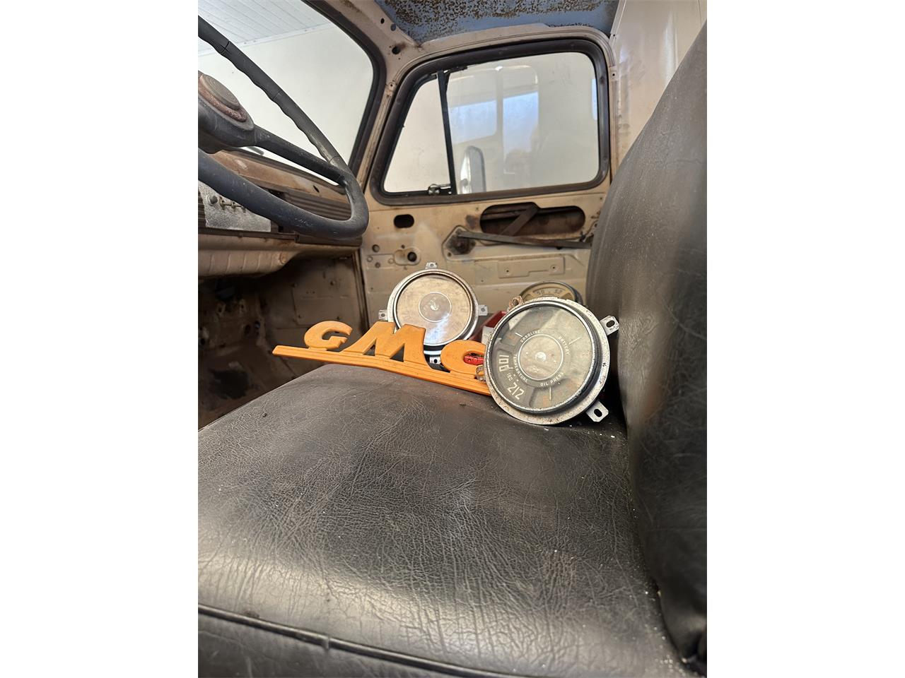 Gmc-Truck-1952-Brown-Beige-w-Black-Seats-3
