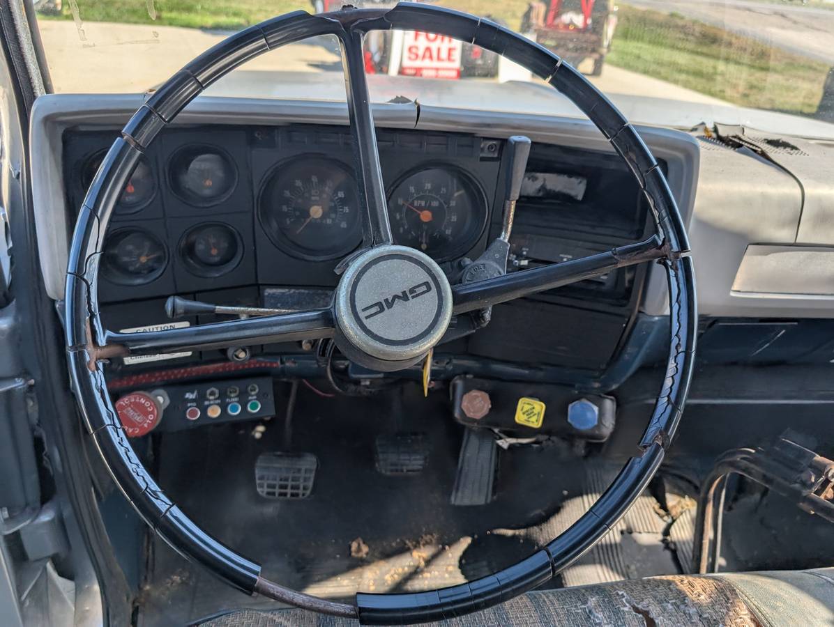 Gmc-c7000-diesel-1981-custom-13