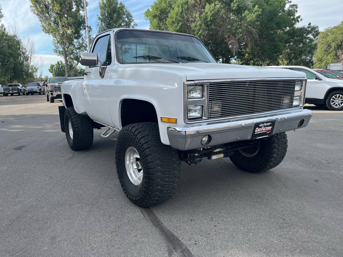 Gmc-ck-1500-4x4-1982-white-10