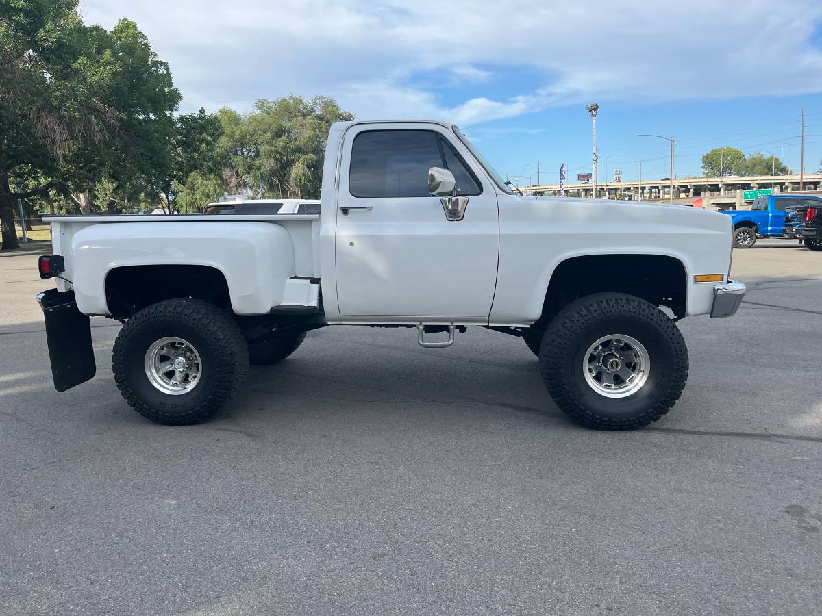 Gmc-ck-1500-4x4-1982-white-11