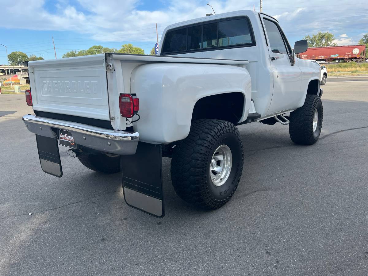 Gmc-ck-1500-4x4-1982-white-12