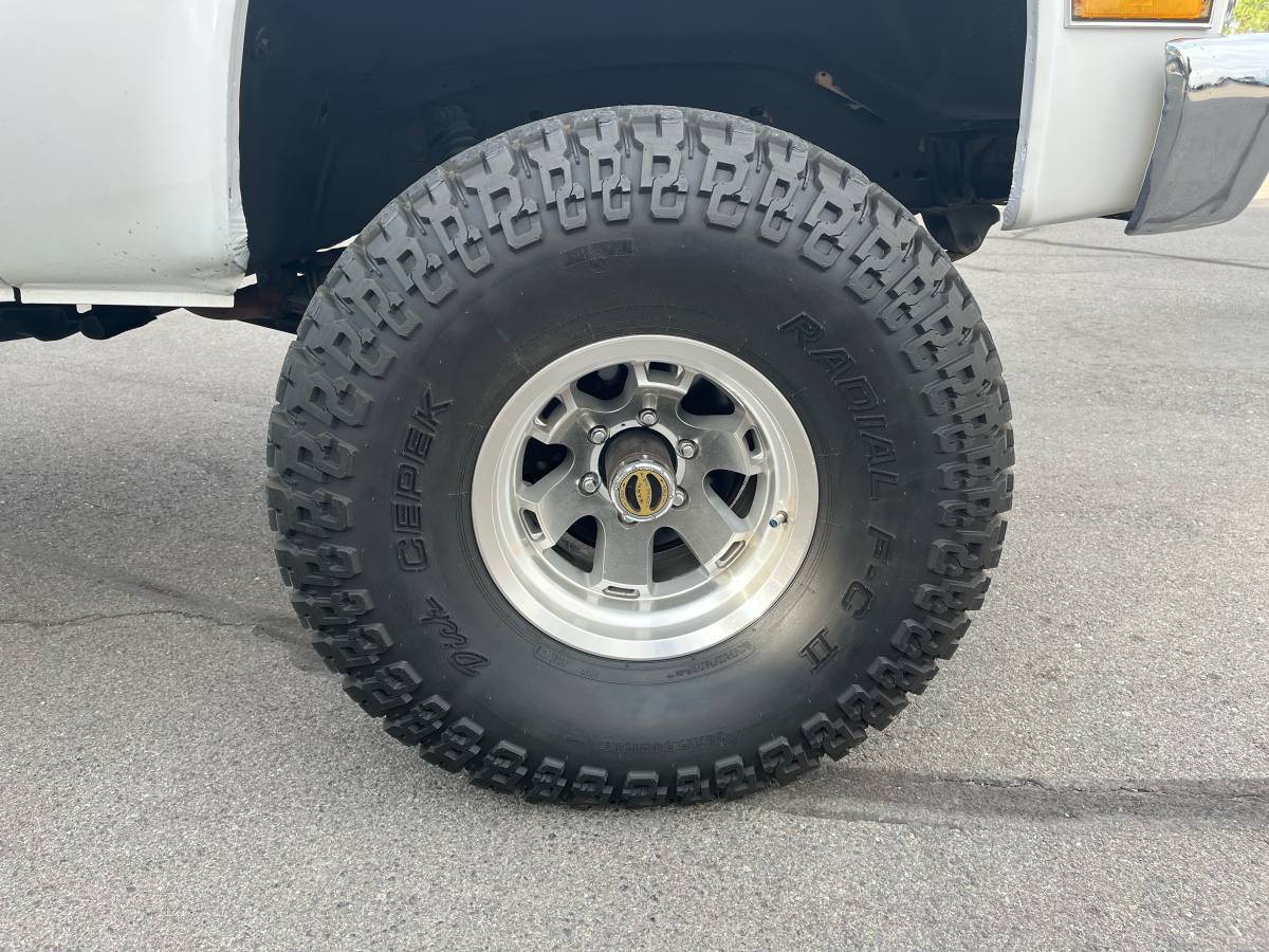 Gmc-ck-1500-4x4-1982-white-2