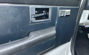 Gmc-ck-1500-4x4-1982-white-5