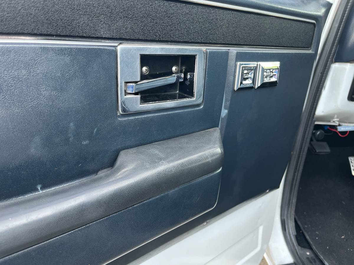 Gmc-ck-1500-4x4-1982-white-5