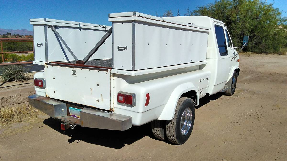 Gmc-cutaway-van-1-ton-nominal-1985-white-11