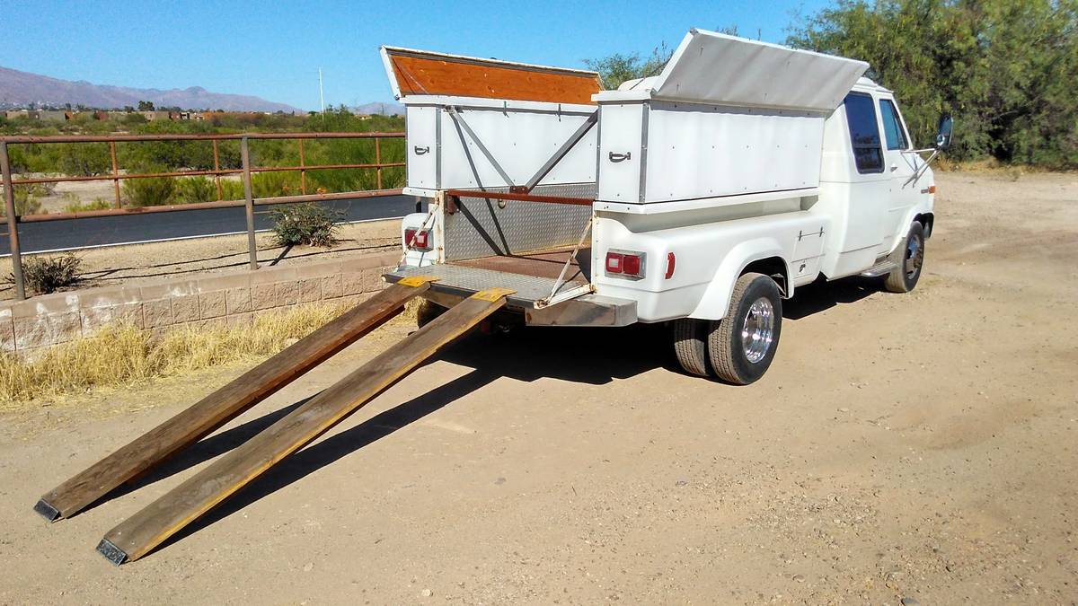 Gmc-cutaway-van-1-ton-nominal-1985-white-9