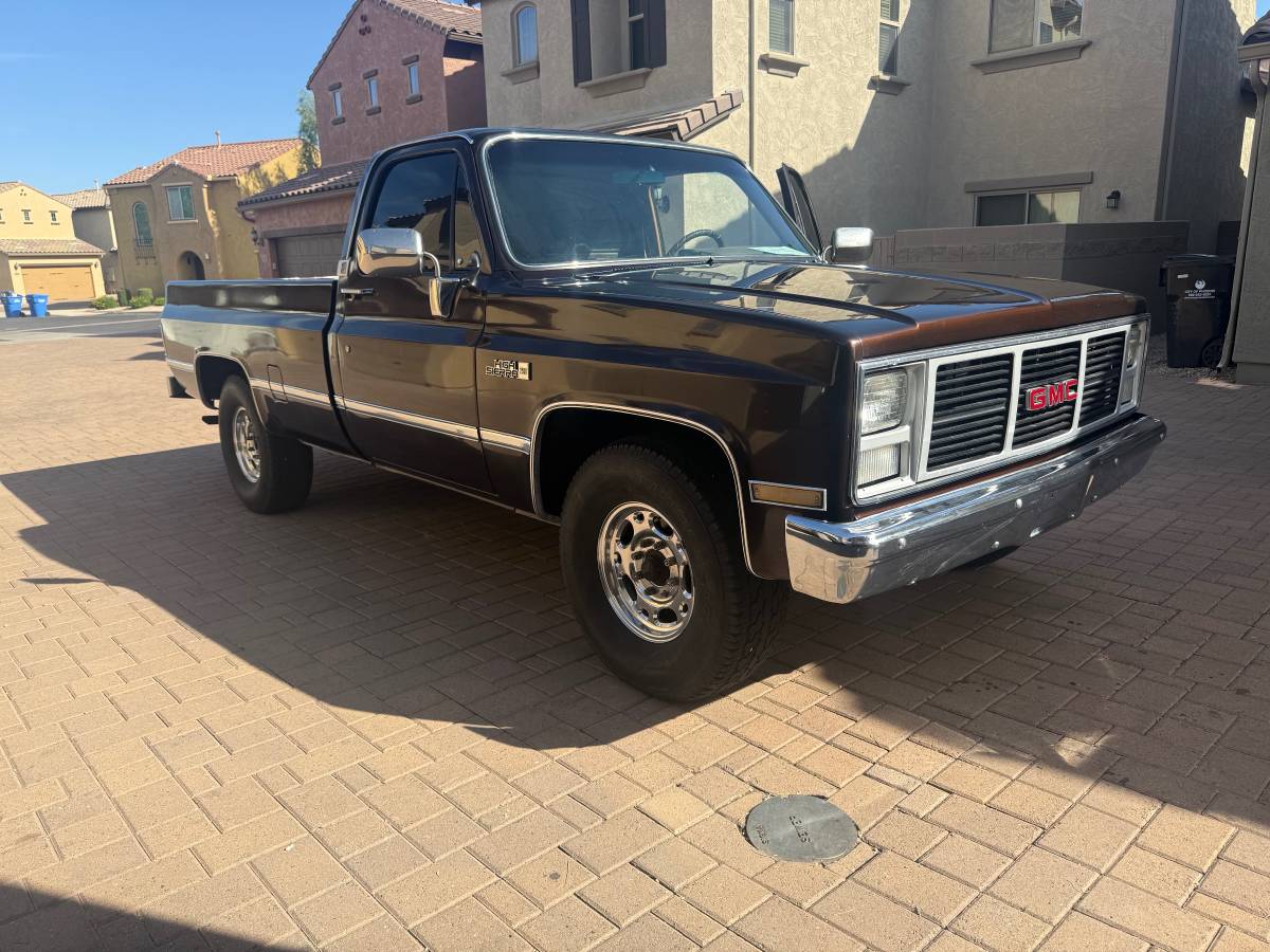 Gmc-high-sierra-2500-1985-brown-11