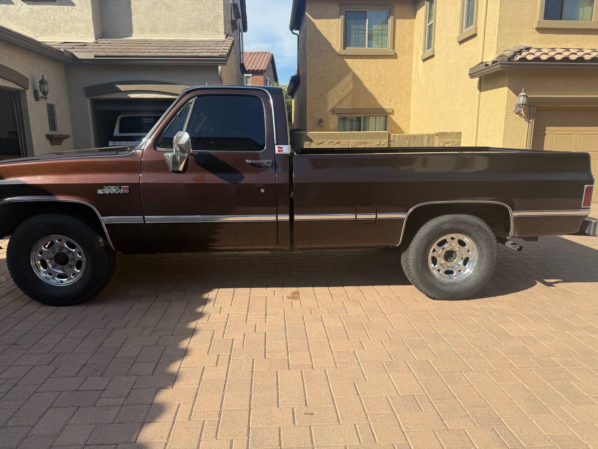 Gmc-high-sierra-2500-1985-brown-12