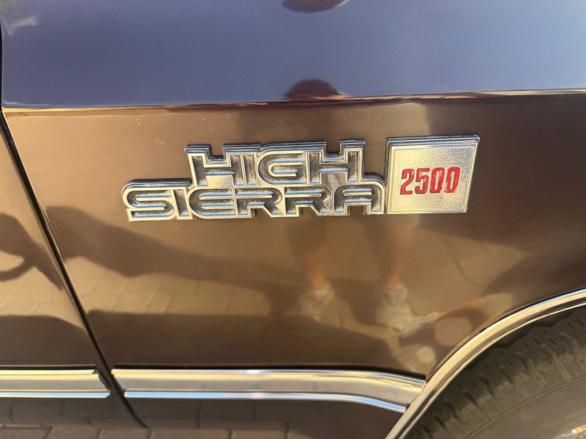 Gmc-high-sierra-2500-1985-brown-7