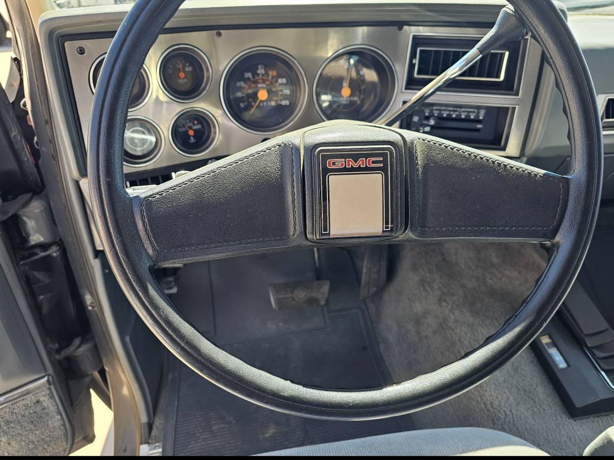 Gmc-jimmy-4x4-1987-red-7