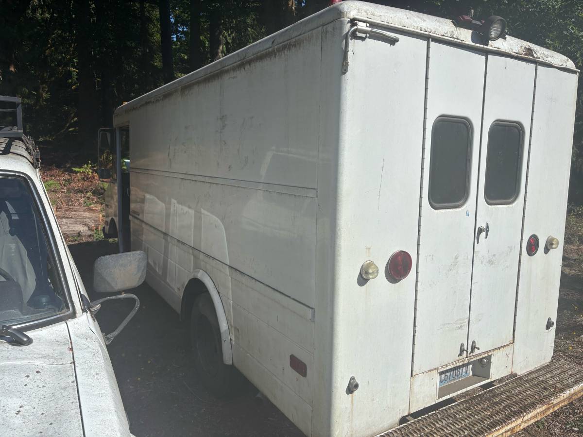 Gmc-p30-1974-white-17
