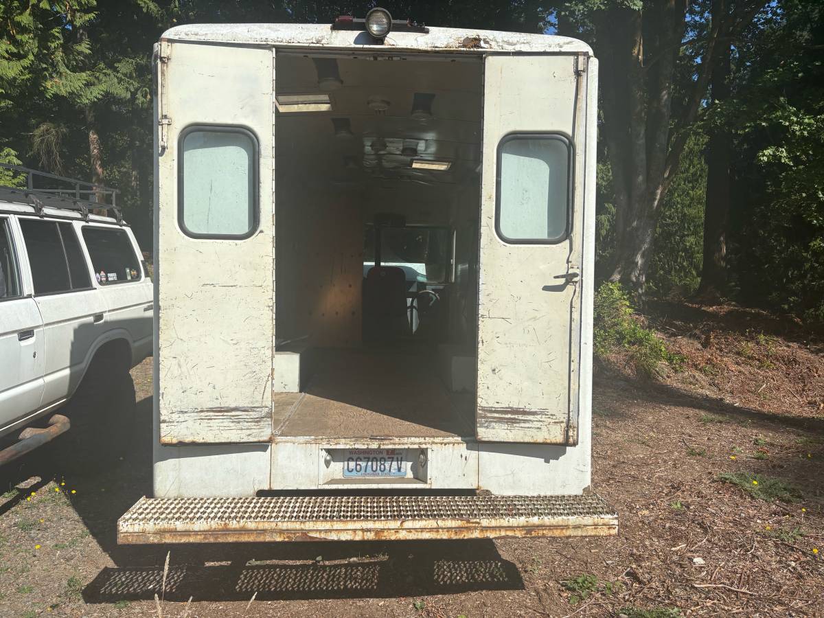 Gmc-p30-1974-white-2