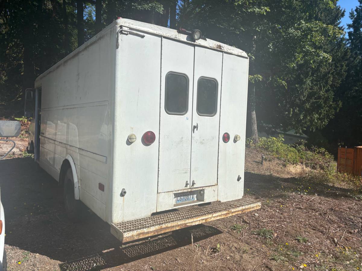 Gmc-p30-1974-white-3